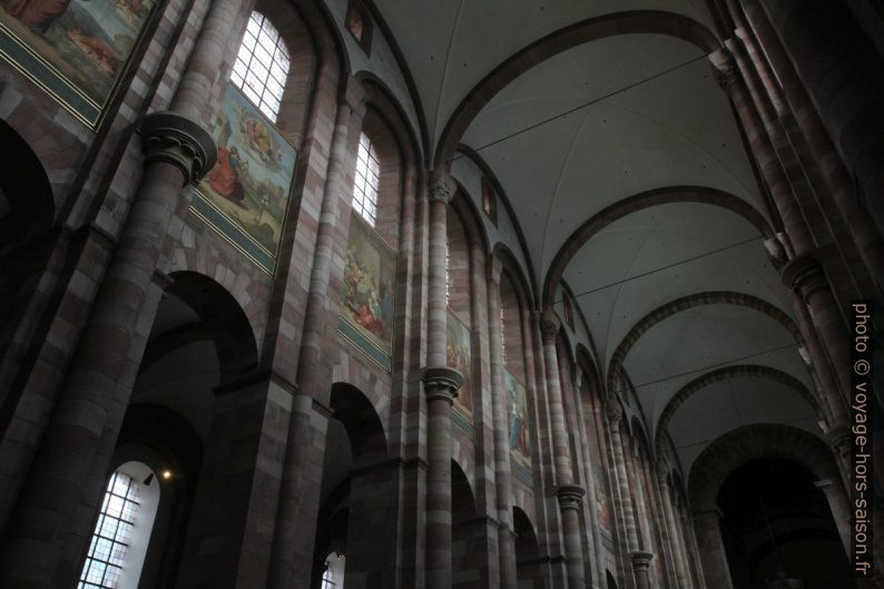 Voûtes de la nef de la cathédrale de Speyer. Photo © Alex Medwedeff