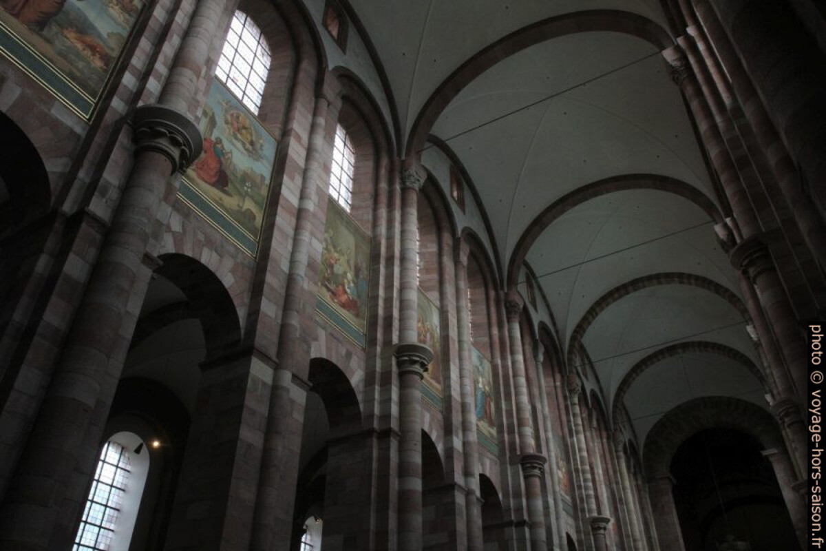 Voûtes de la nef de la cathédrale de Speyer. Photo © Alex Medwedeff