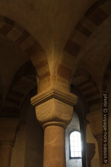 Une colonne de la crypte de Speyer. Photo © Alex Medwedeff