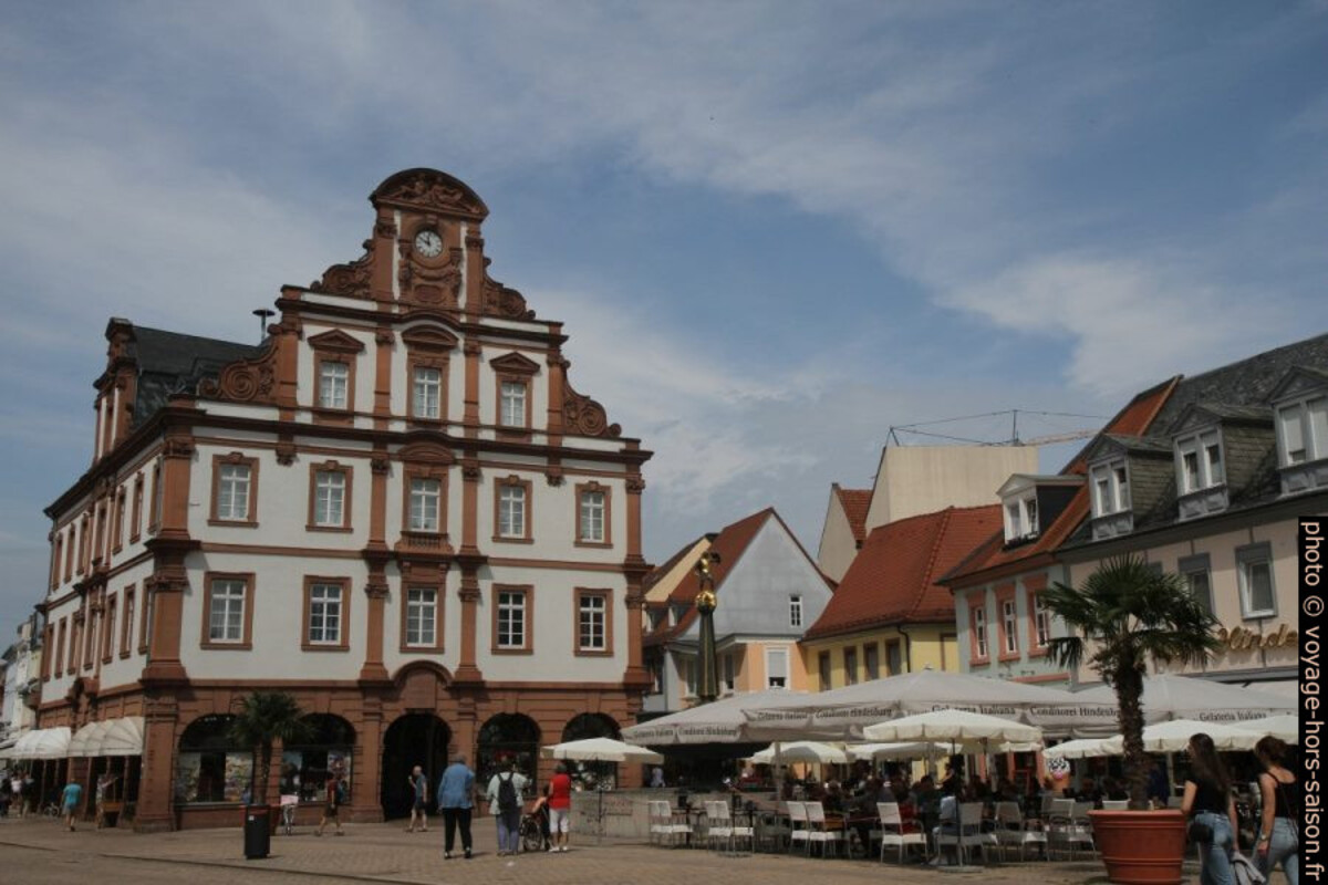 Sur la place principale de Speyer. Photo © Alex Medwedeff