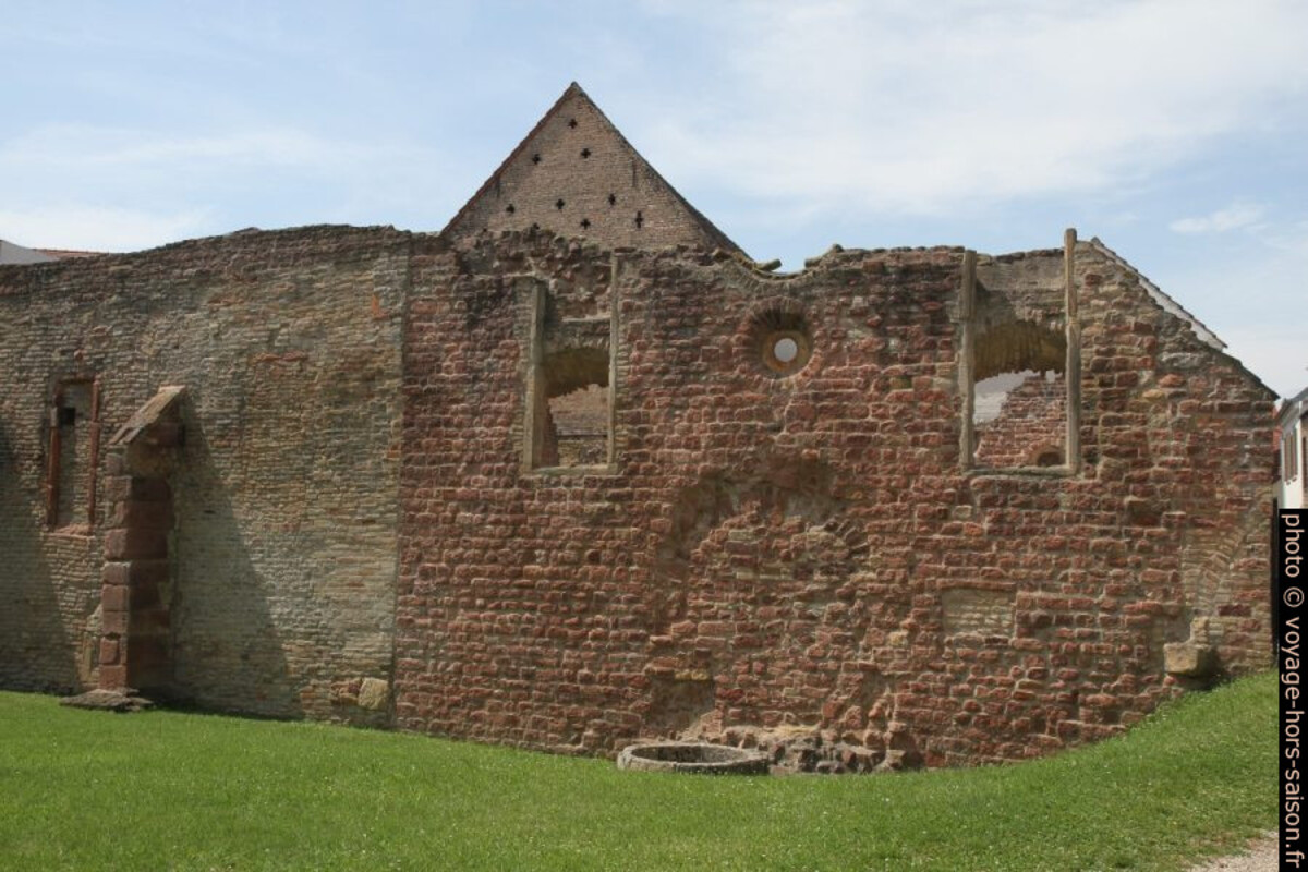 Une façade restante de l'ancienne synagogue de Speyer. Photo © Alex Medwedeff