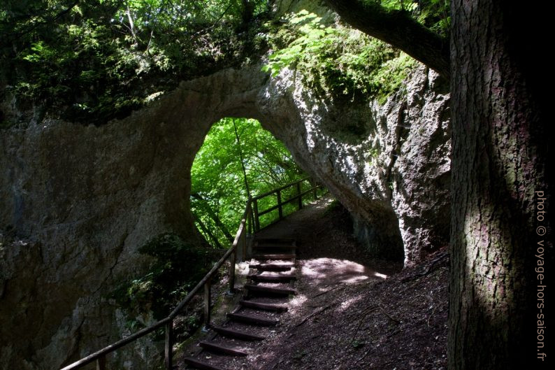 Arche naturelle dans les falaises de la rive sud du Danube à Inzigkofen. Photo © Alex Medwedeff