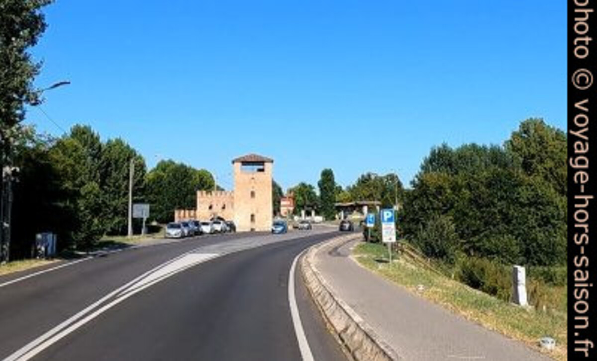 La porte du Ponte de San Giorgio. Photo © André M. Winter