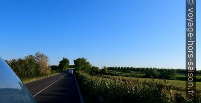 La route au sud de Mantoue. Photo © André M. Winter