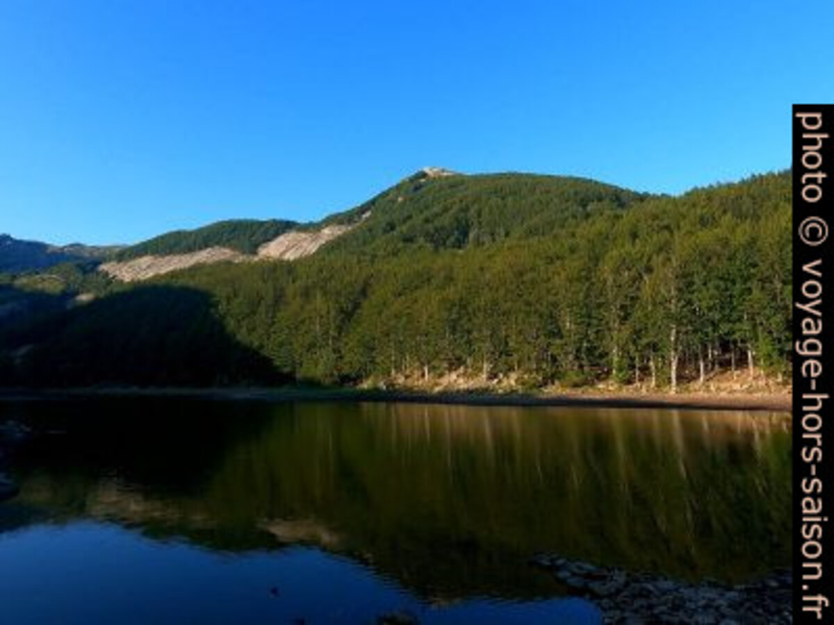 Le Lagoni et Le Monte Paitino. Photo © André M. Winter
