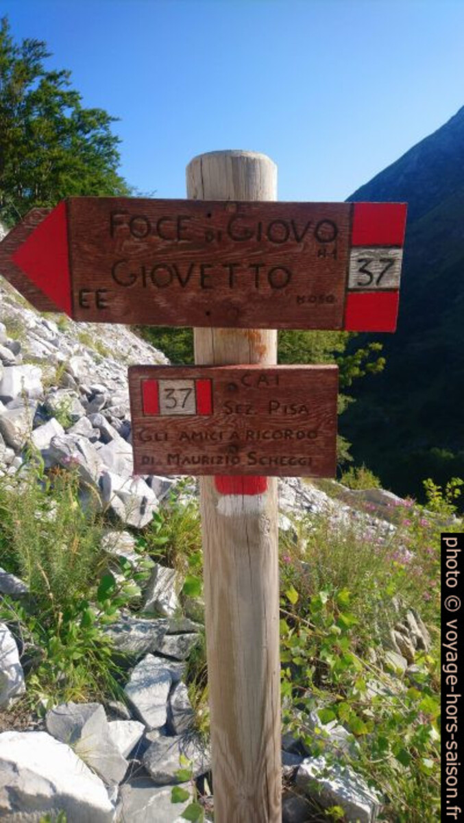 Panneau indicateur vers le col Foce di Giovo. Photo © André M. Winter