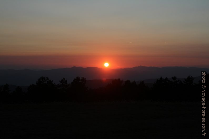 Coucher du soleil au Monte Argegna. Photo © Alex Medwedeff