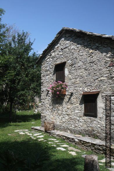 Une maison en pierre de Campocatino. Photo © Alex Medwedeff