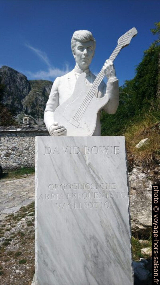 Statue de David Bowie à Campocatino. Photo © André M. Winter