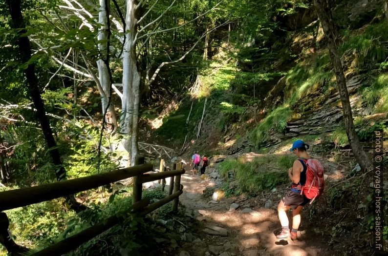 Descente dans le vallon de San Viviano. Photo © André M. Winter