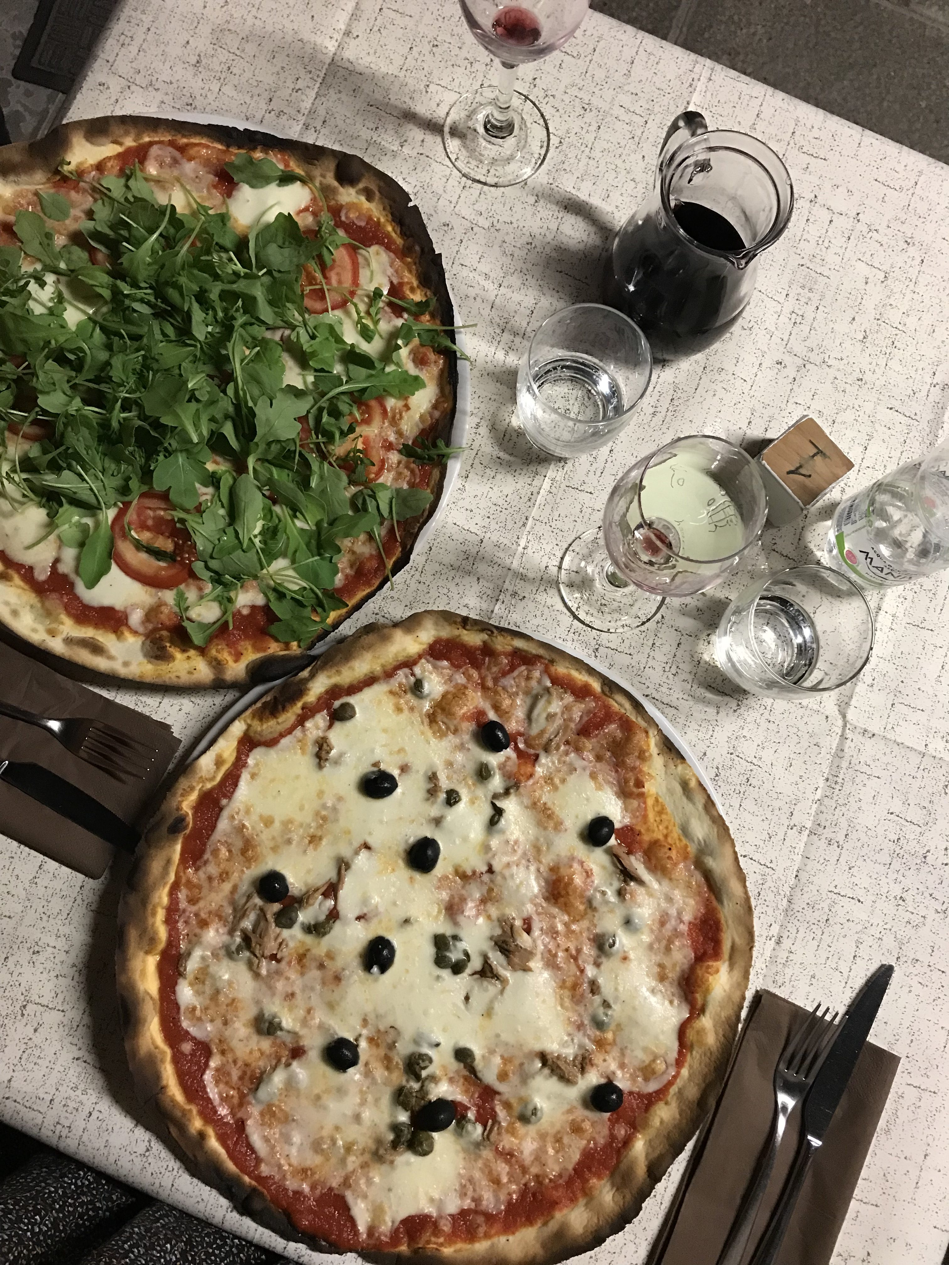 Pizza au Ristorante La Rosa dei Venti. Photo © Alex Medwedeff