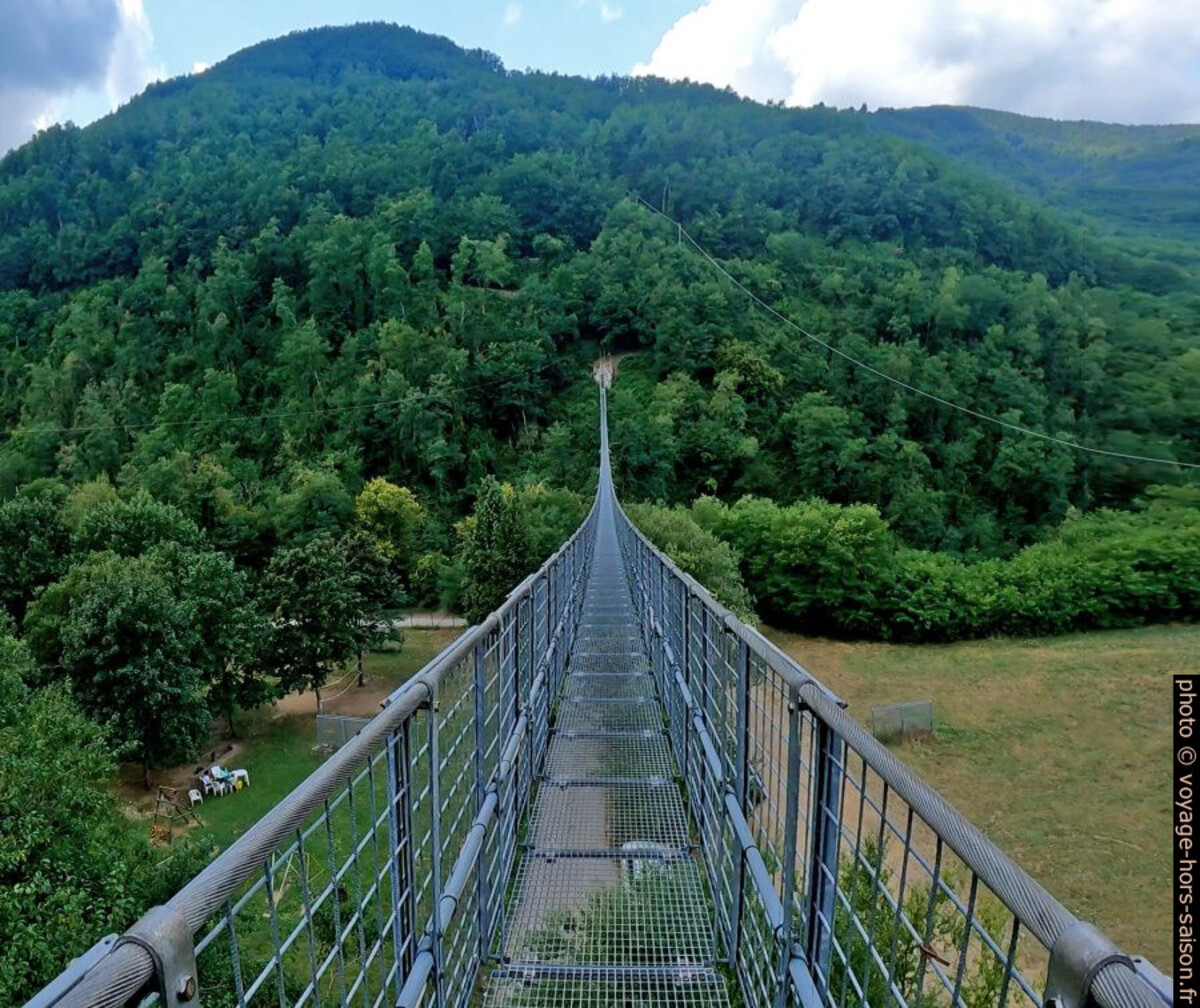 Sur le Ponte Sospeso di San Marcello Pistoiese. Photo © André M. Winter