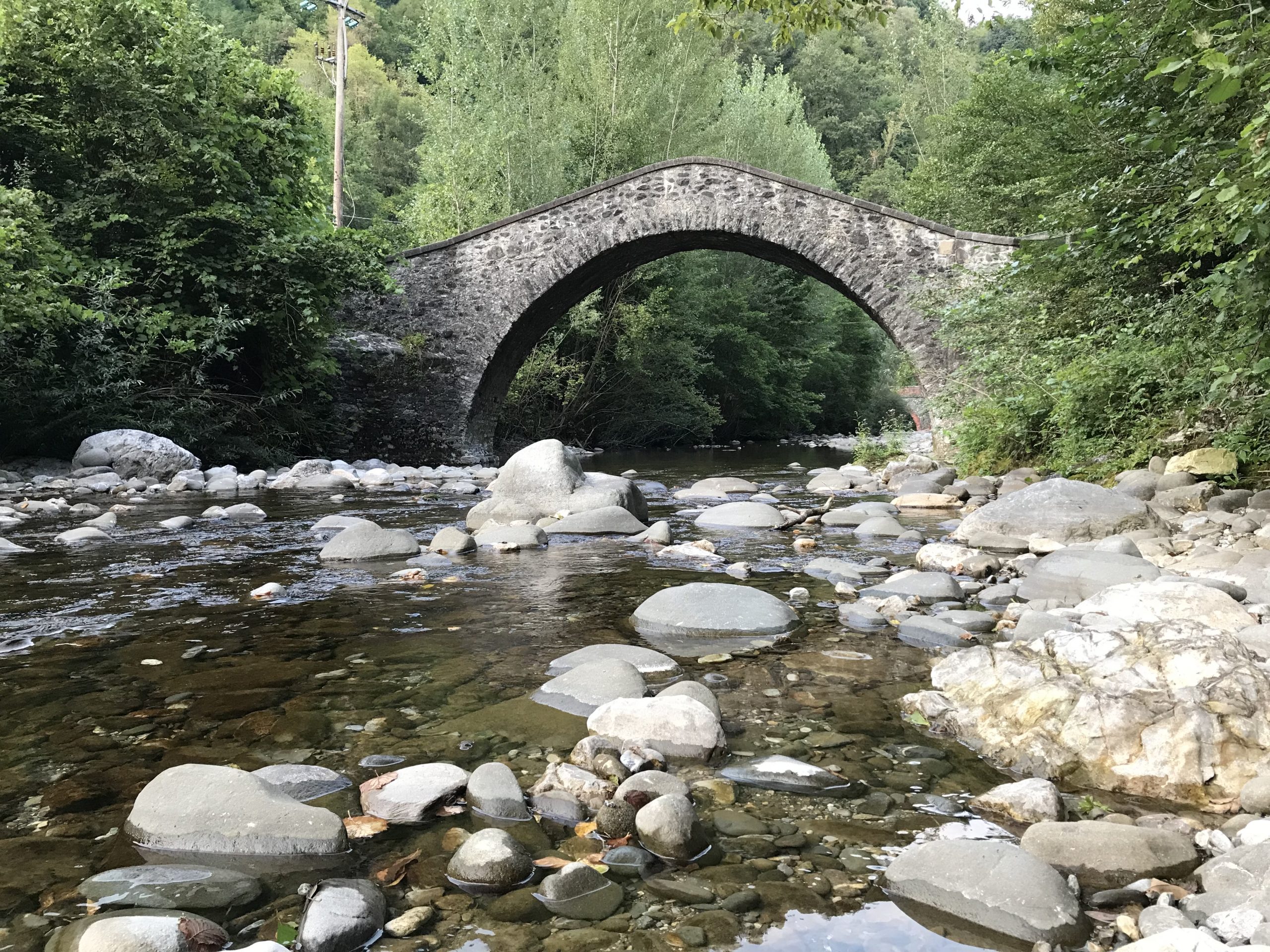 L'arc du Pontaccio sulla Turrite Cava. Photo © Alex Medwedeff