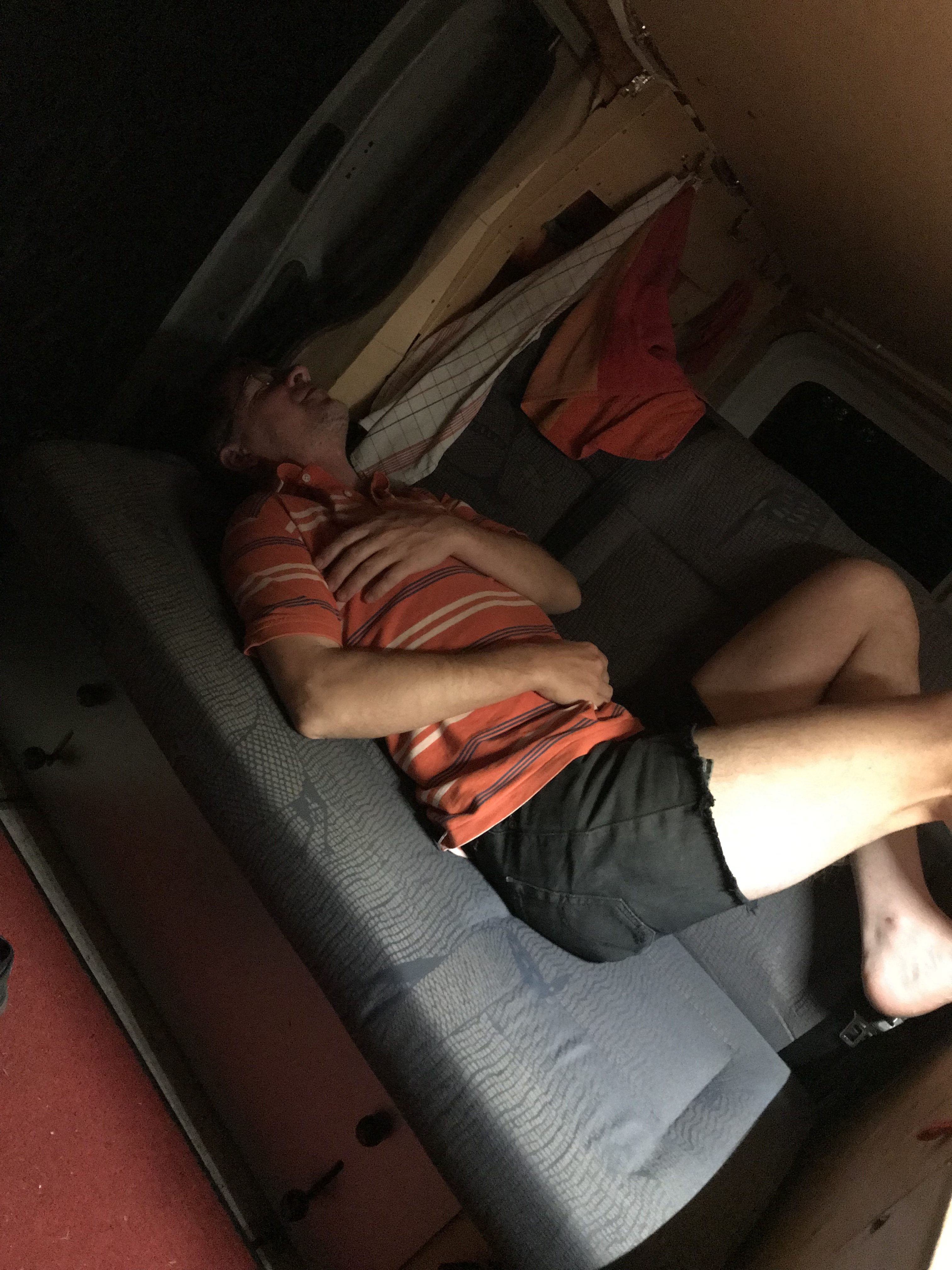 André crevé après un tour de randonnée. Photo © Alex Medwedeff