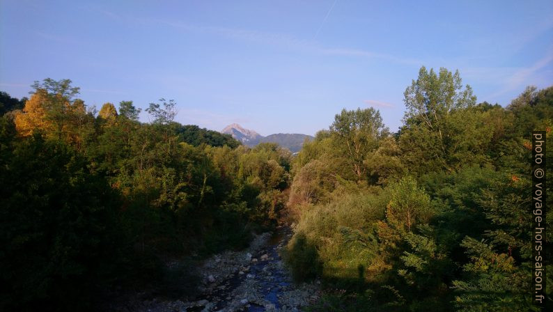 Vue en aval sur le Torrente Coronna. Photo © André M. Winter