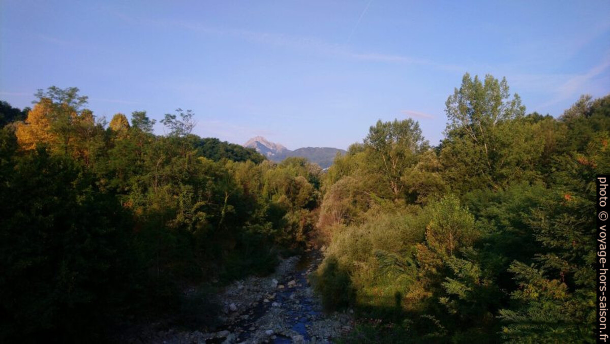 Vue en aval sur le Torrente Coronna. Photo © André M. Winter