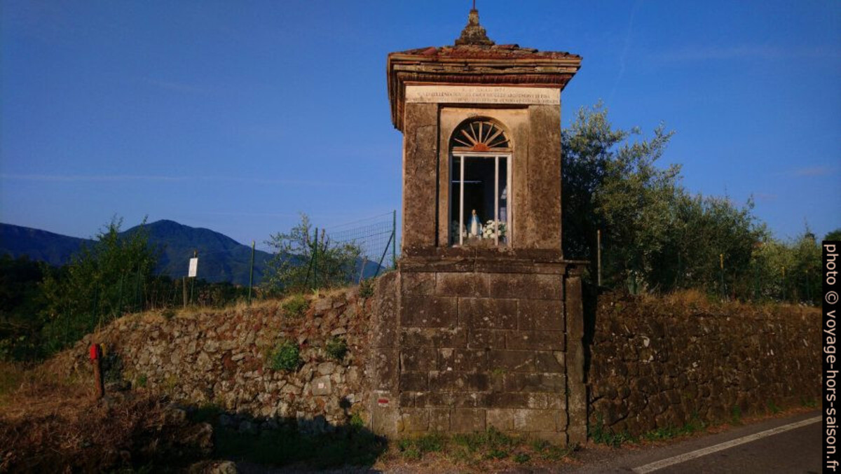 Une chapelle en bord de chemin. Photo © André M. Winter