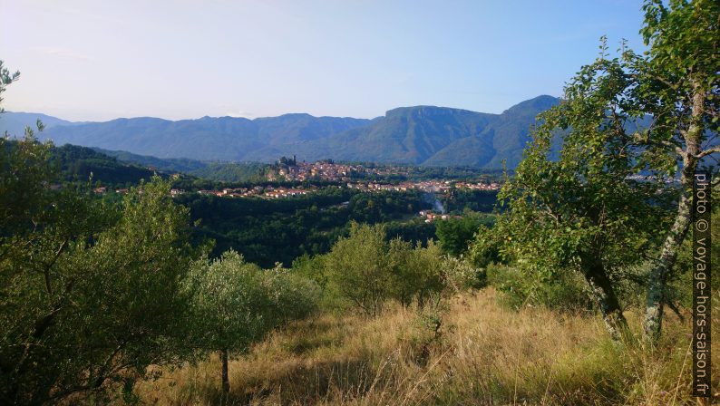 Vue vers Barga . Photo © André M. Winter