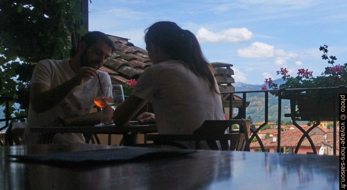 Sur la terrasse arrière du Caffè Capretz. Photo © André M. Winter