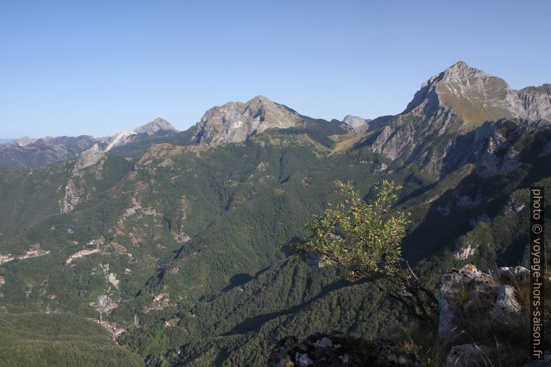 Monte Altissimo, Monte Corchia et Piana della Croche. Photo © Alex Medwedeff