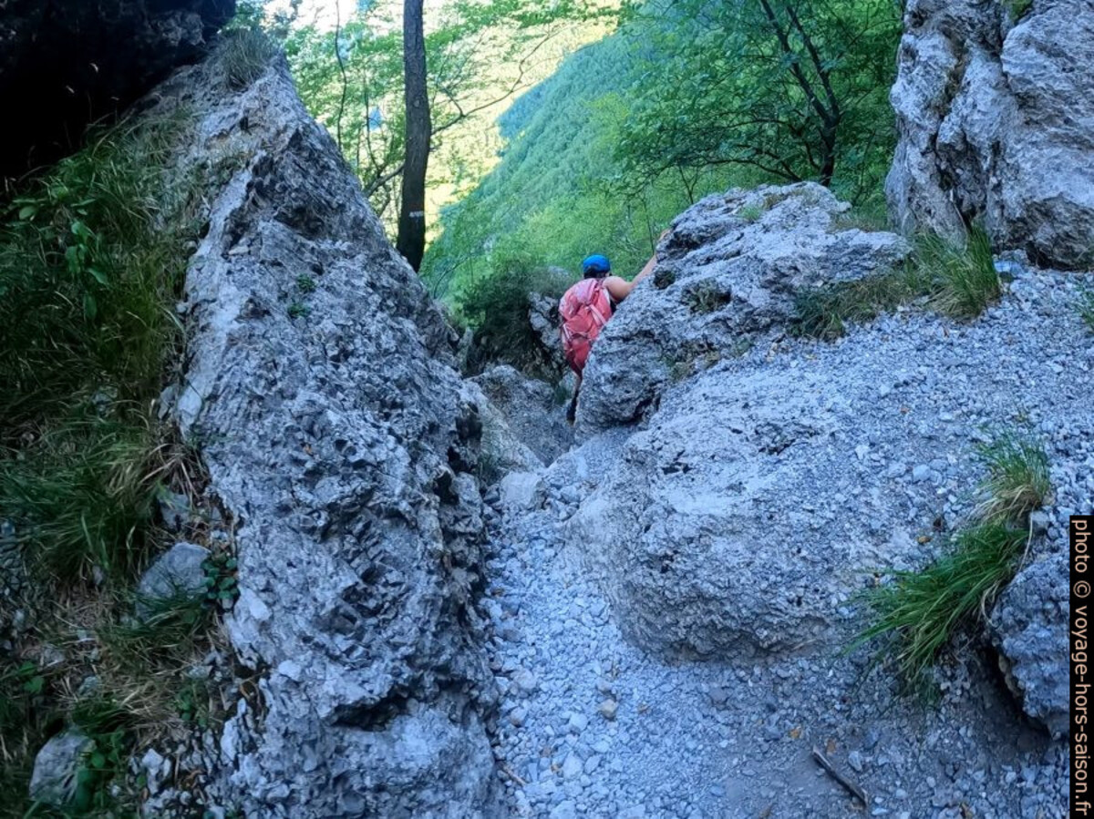 Descente du col Foce delle Porchette en direction nord. Photo © André M. Winter