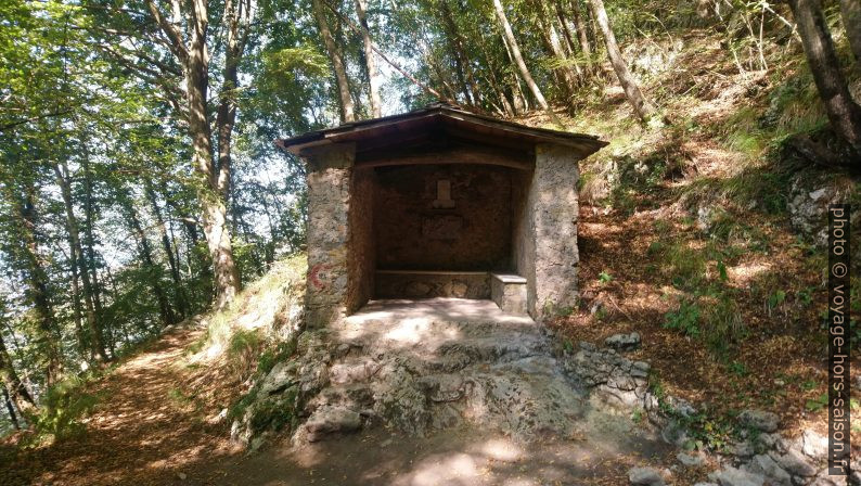 Une chapelle-abri sous le col Foce di Petrosciana. Photo © André M. Winter