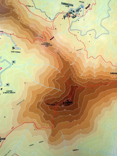 Carte des sentiers autour de Farnocchia. Photo © André M. Winter