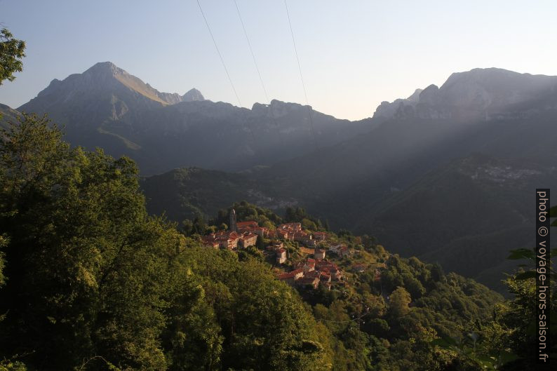 Vue retour vers Farnocchia. Photo © Alex Medwedeff