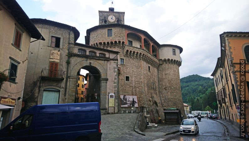 Porte de la Rocca Ariotesca. Photo © André M. Winter