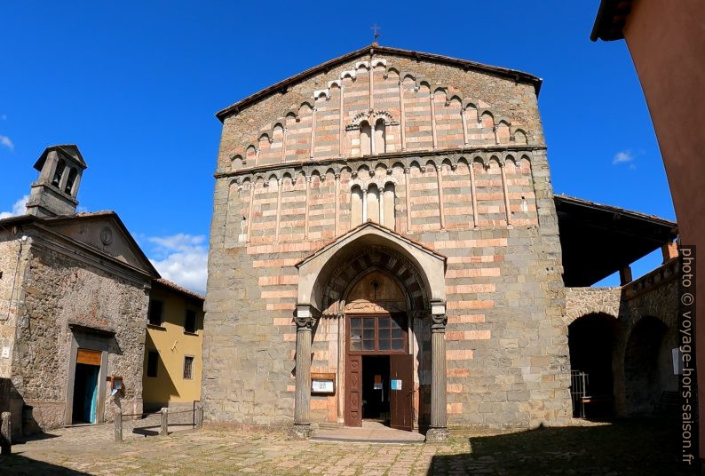 Facciata della Chiesa di San Michele di Castiglione di Garfagnana. Photo © André M. Winter
