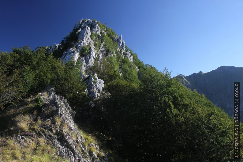 Arête rocheuse avant le Schienale dell'Asino. Photo © Alex Medwedeff