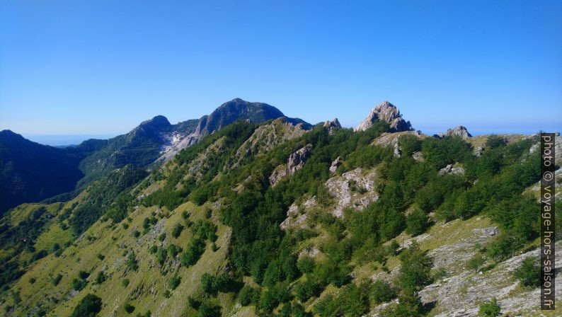 Vue retour sur la crête avec le Schienale dell'Asino. Photo © André M. Winter