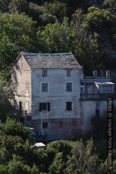 Une vieille maison de Nonza. Photo © André M. Winter