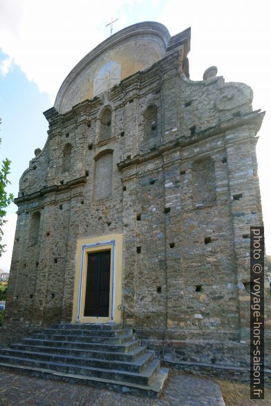 Façade principale de l'Église San Martinu. Photo © André M. Winter