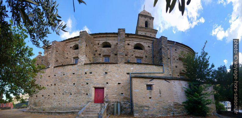 Côté latéral sud de l'Église San Martinu. Photo © André M. Winter