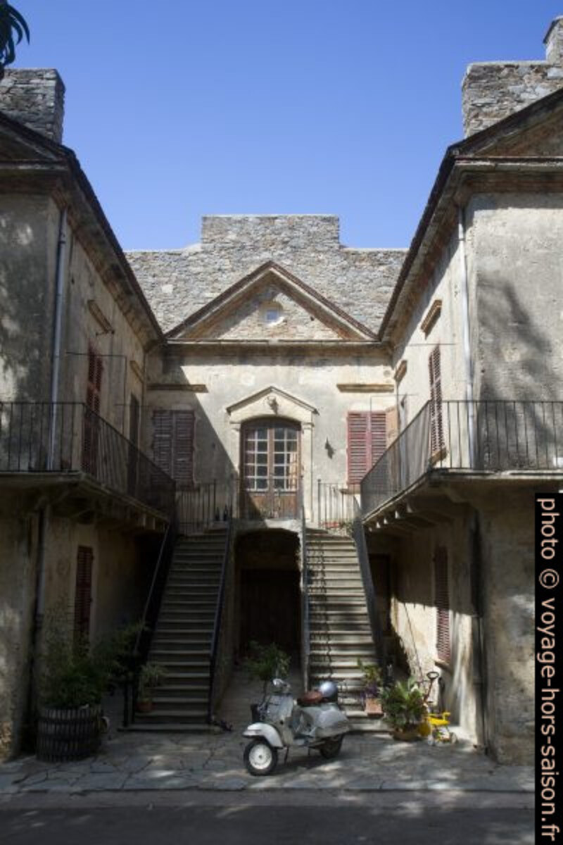 Ferme-château à Patrimonio. Photo © Alex Medwedeff