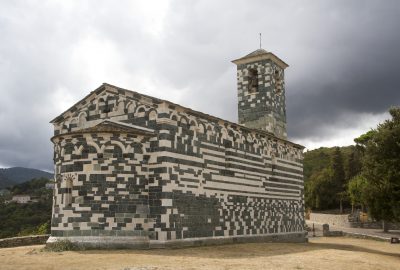 Église Saint-Michel de Murato. Photo © Alex Medwedeff