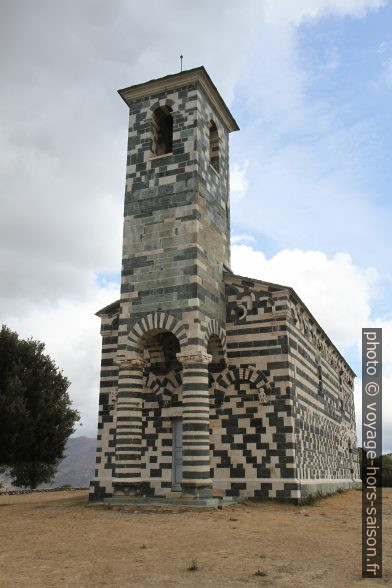 Façade principale de l'église San Michele de Murato. Photo © Alex Medwedeff
