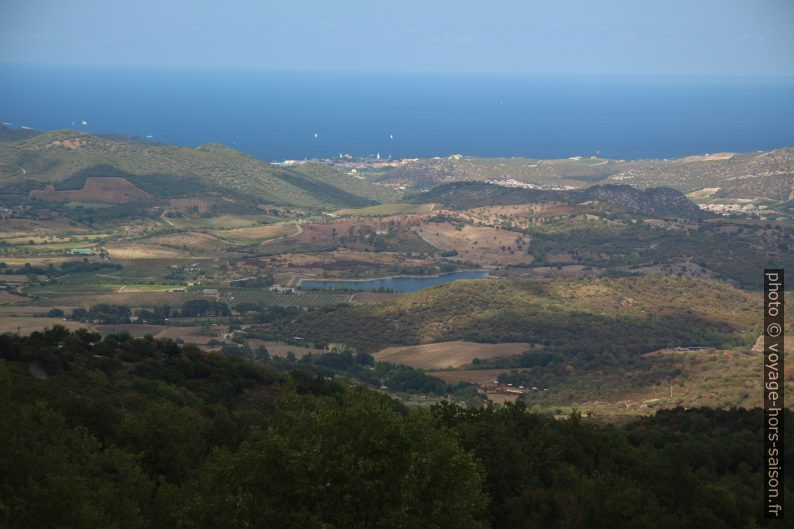 Vue de Saint-Michel de Murato par dessus le Lac de Padula. Photo © André M. Winter