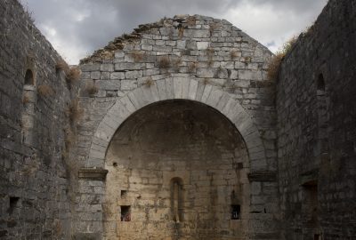 Abside en cul-de-four de la Chapelle San Quilico. Photo © Alex Medwedeff