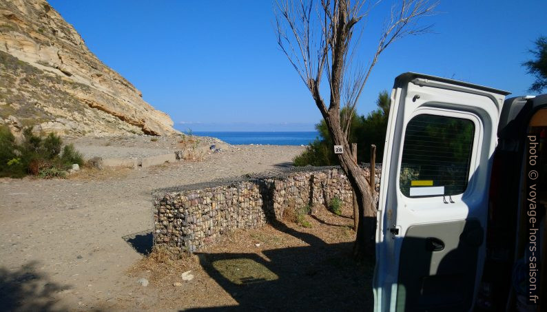 Notre Trafic sur une place en front de mer au Camping U Sole Marinu. Photo © André M. Winter