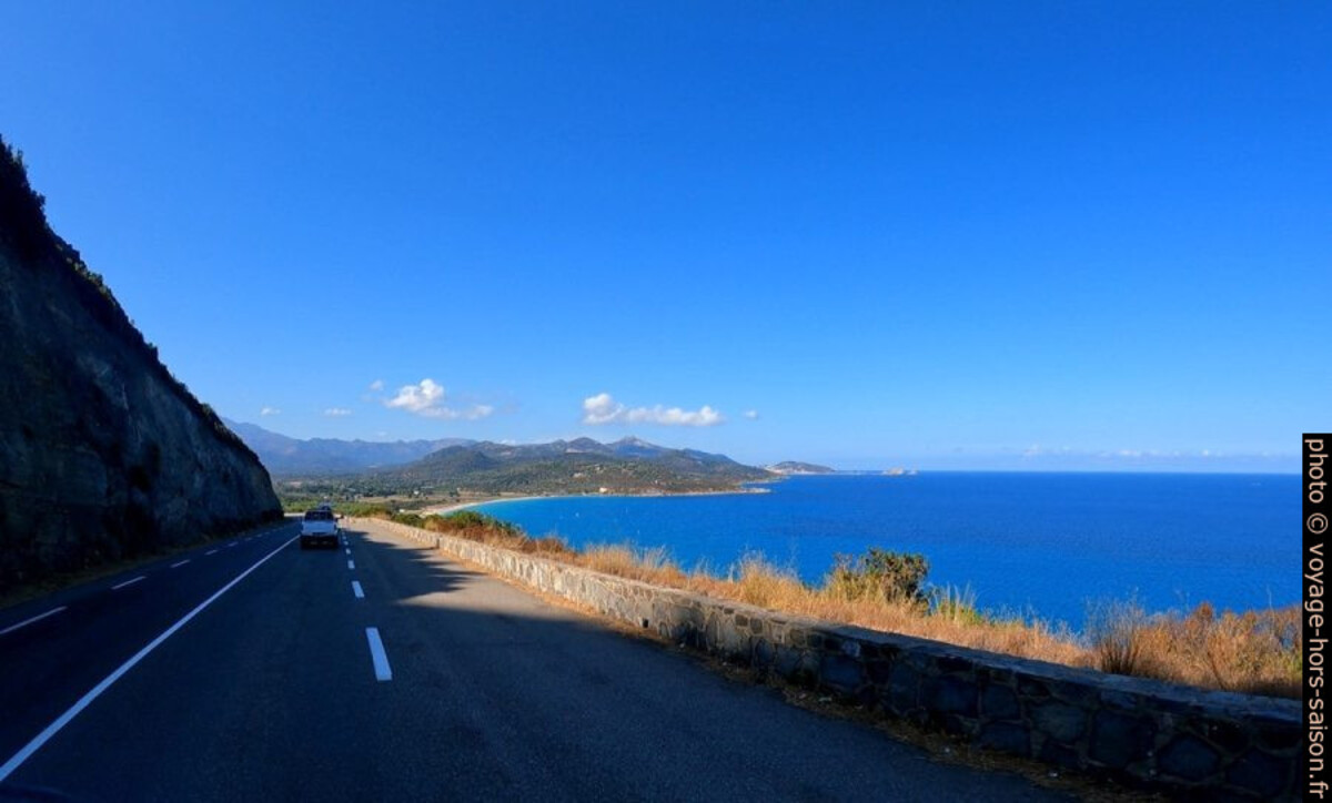 Plage et Pointe de Lozari. Photo © André M. Winter