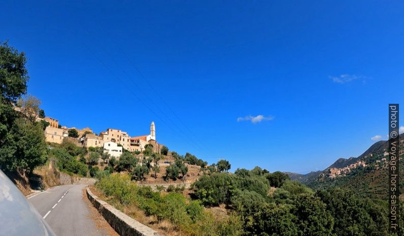 Montée vers Occhiatana. Photo © André M. Winter