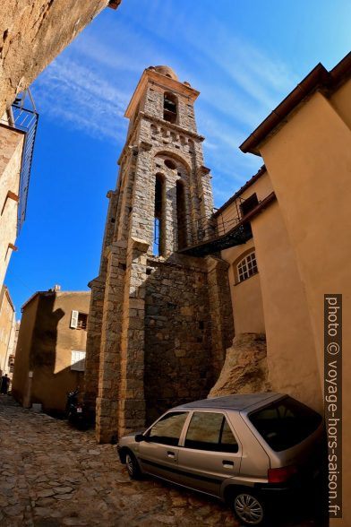 Le clocher de l'église Santa Maria Assunta. Photo © André M. Winter
