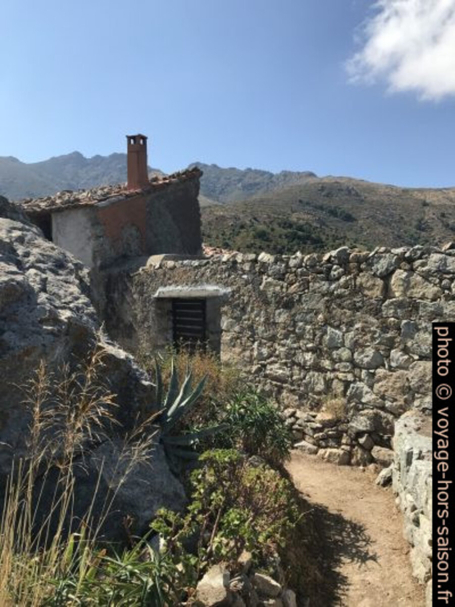 Maisons autour du point de vue A Cima. Photo © Alex Medwedeff
