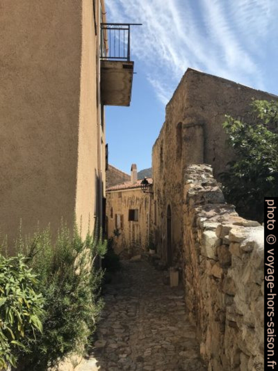 Ruelle de Speloncato. Photo © Alex Medwedeff