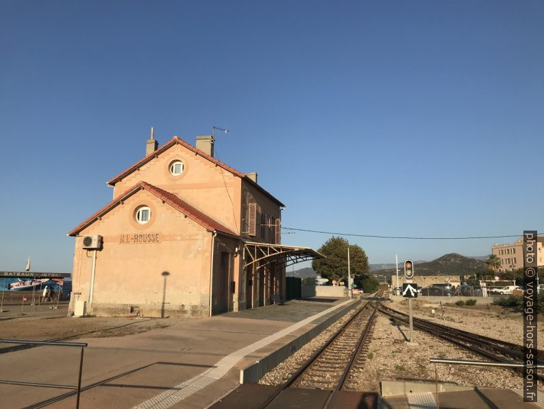 La gare de l'Île Rousse. Photo © Alex Medwedeff