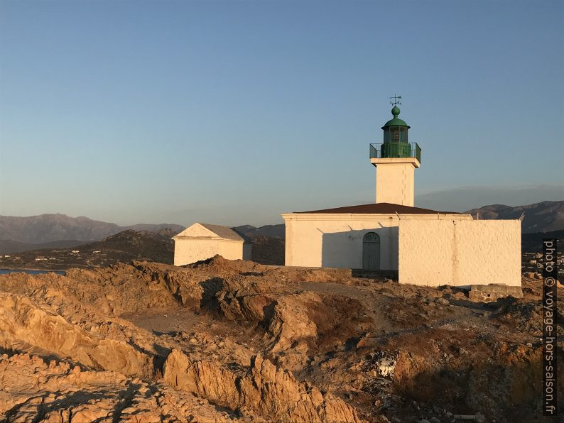 Le phare de l'Île Rousse. Photo © Alex Medwedeff