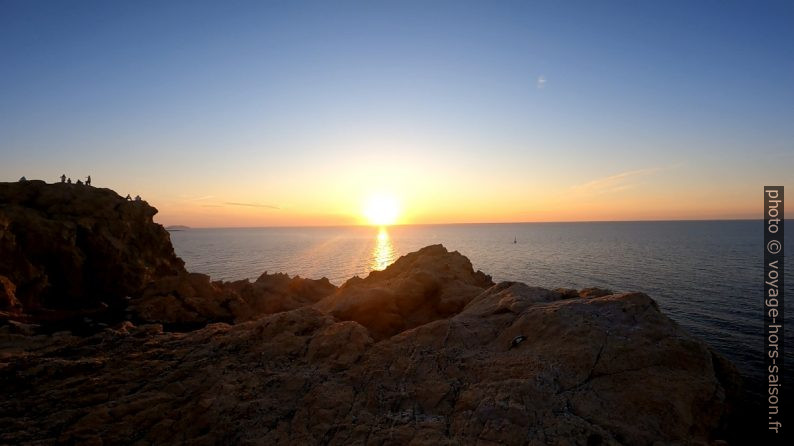 Coucher de soleil à l'Île-Rousse. Photo © André M. Winter