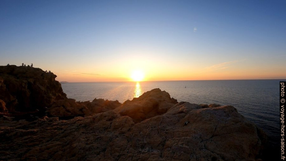 Coucher de soleil à l'Île-Rousse. Photo © André M. Winter